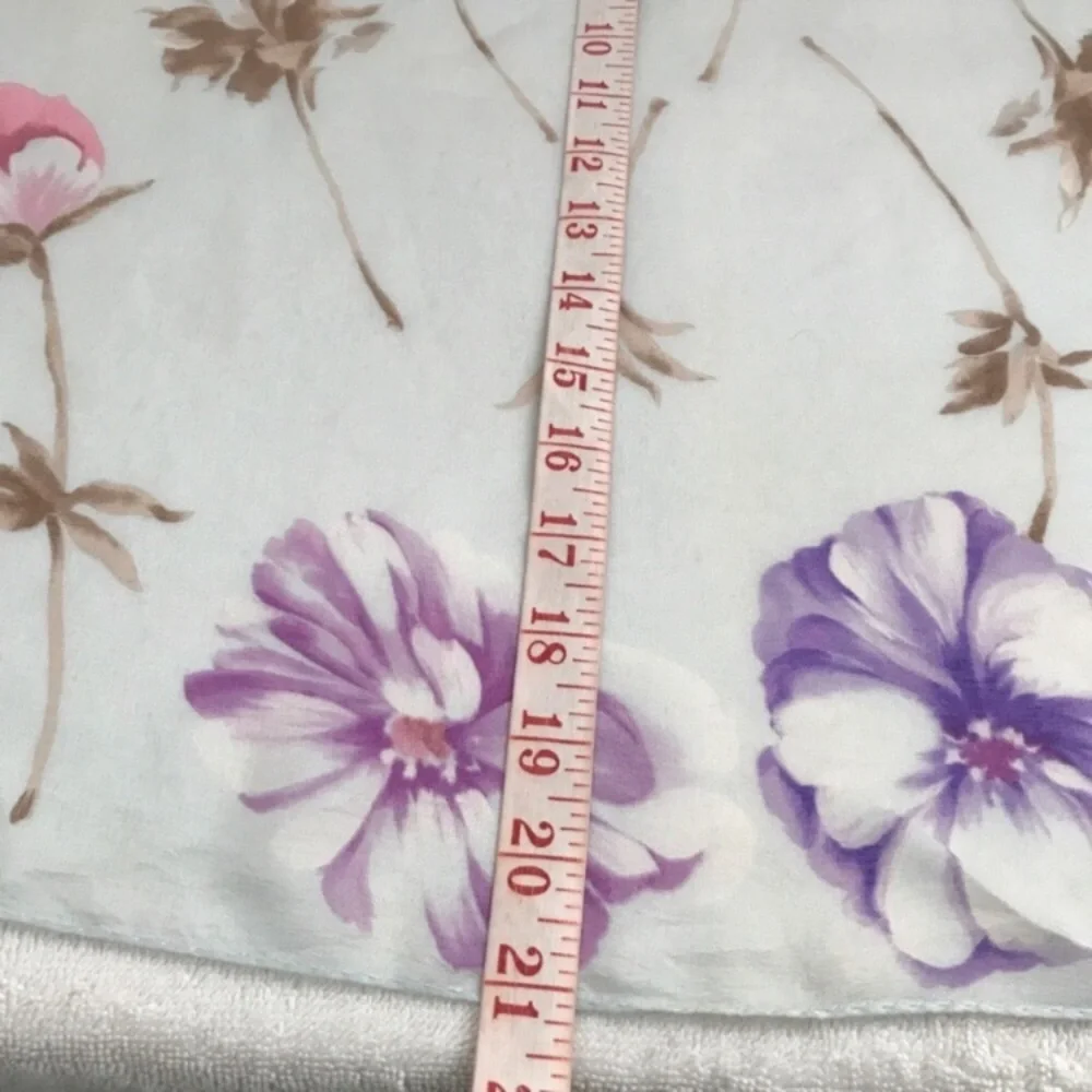 ELLEN TRACY WOMEMS SILK SCARF GRAY PURPLE SATIN BANDANA
